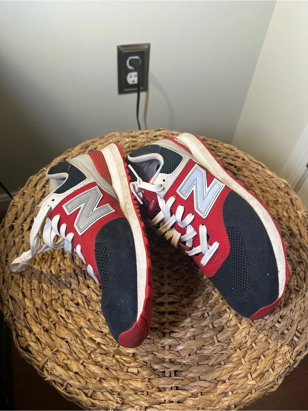 New Balance 574 Men’s Sneakers Shoes Size 9.5 Red White Blue